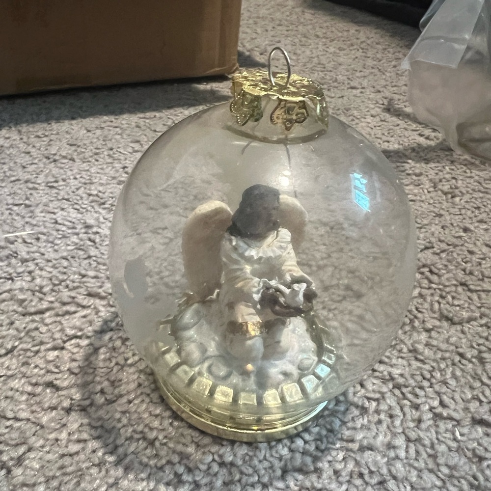 House of Lloyd Christmas Around the World Peaceful Flight ornament with a stand - Picture 5 of 8
